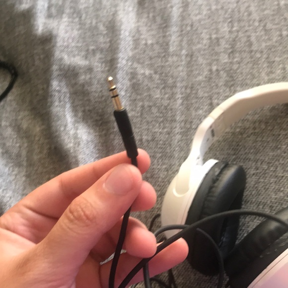 White Skull Candy Headset - Picture 3 of 4